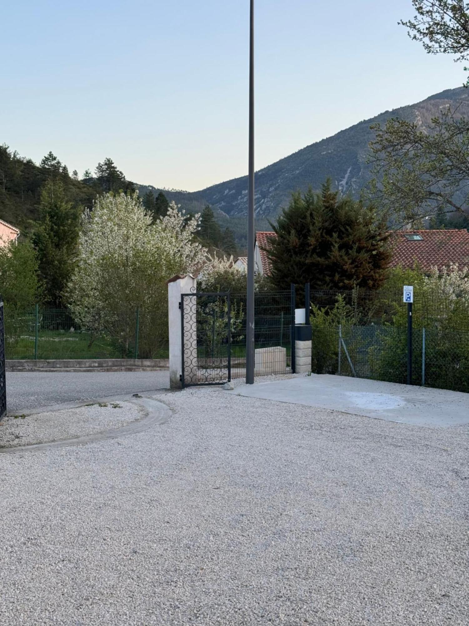 Bnb Castellane Chambre D'Hotes B&B ภายนอก รูปภาพ