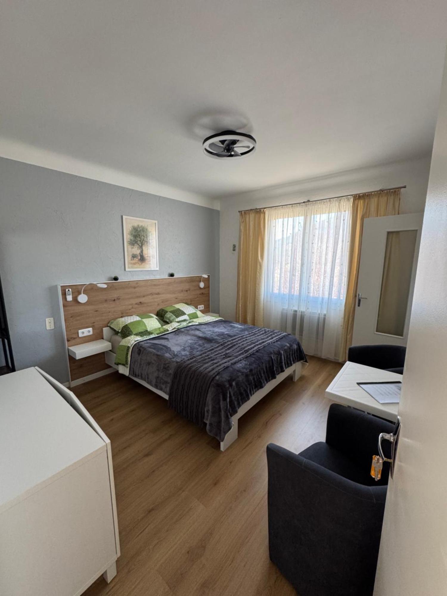 Bnb Castellane Chambre D'Hotes B&B ภายนอก รูปภาพ